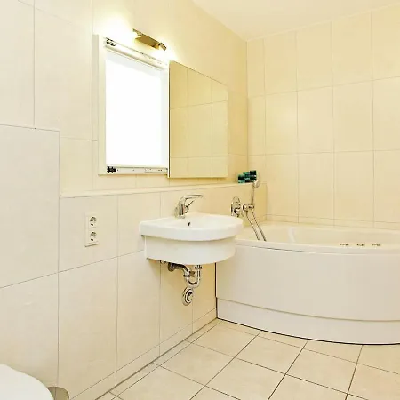 6 Person In * Großenbrode